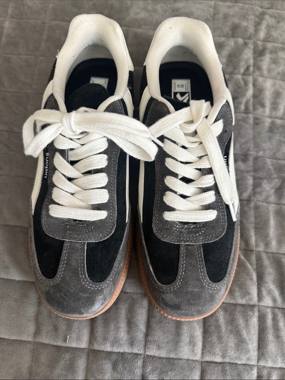 Classic womens Suede Trainer in Black and Gray - Casual Lace-Up Sneakers